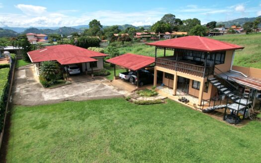 House with 1500 m2 of land, lots of green area and beautiful views. – 400052042159