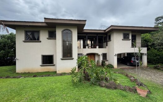 Elegant colonial style home in private community countryside setting – 400051521048