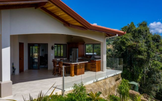Amazing finishes in a private gated community Oro Monte in the cool climates of Naranjo – 400051521011
